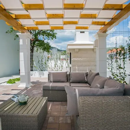 Iva 别墅 特罗吉尔