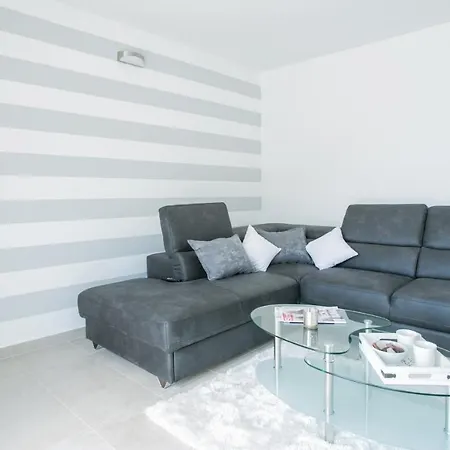 Iva 别墅 特罗吉尔