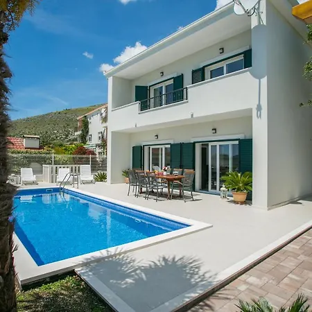 Iva 别墅 特罗吉尔